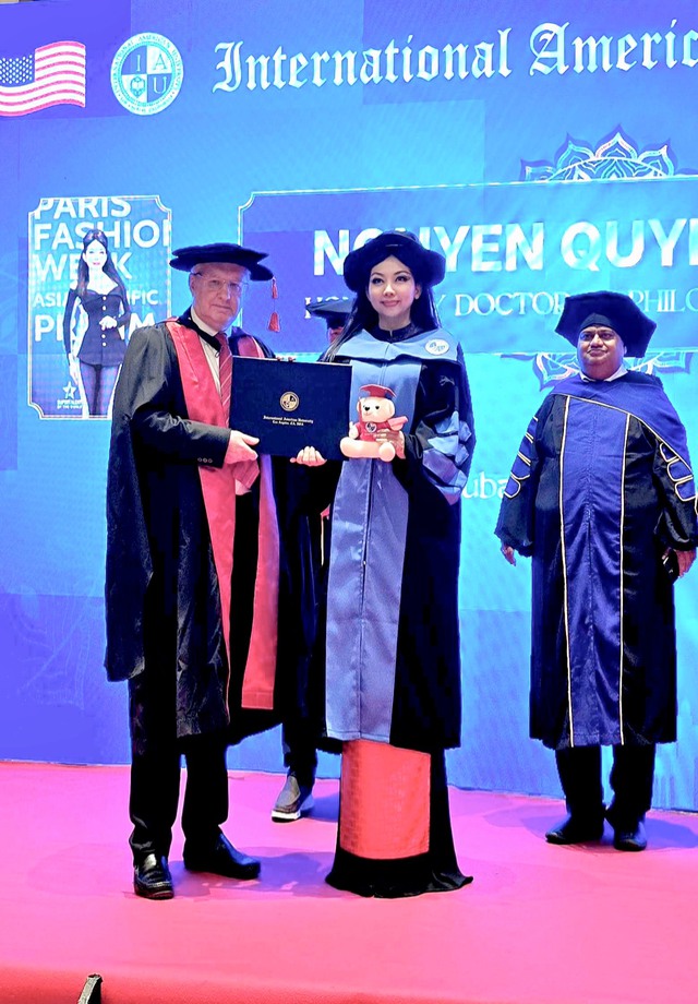 NTK Quỳnh Paris nhận bằng tiến sĩ danh dự Trường ĐH International American- Ảnh 1.