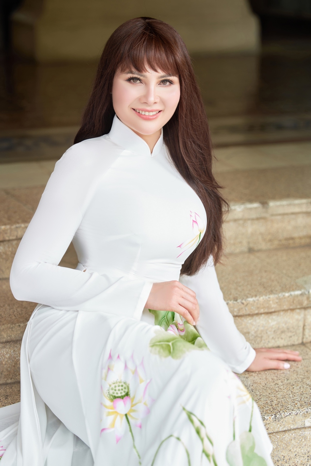 Joanna Ngô Thanh Vân dịu dàng với áo dài Hàn Phượng- Ảnh 3.