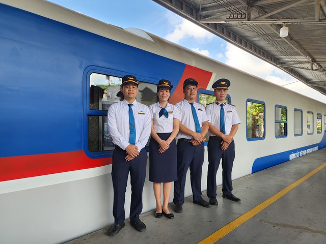 Lễ này, hành khách đi Sài Gòn - Đà Nẵng bằng tàu hỏa chất lượng cao- Ảnh 1.