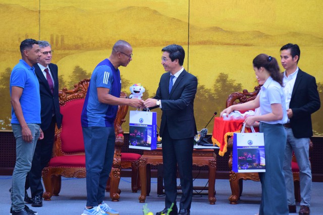 Giao hữu bóng đá giữa các cựu ngôi sao Việt Nam và Brazil- Ảnh 13.