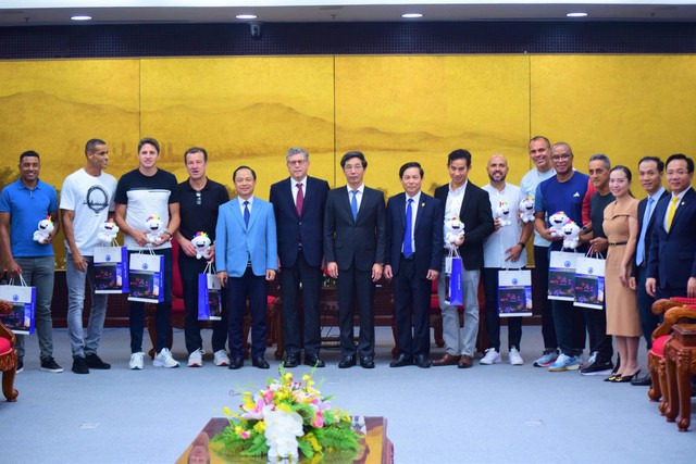 Giao hữu bóng đá giữa các cựu ngôi sao Việt Nam và Brazil- Ảnh 12.