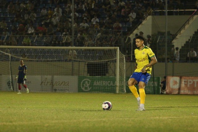 Giao hữu bóng đá giữa các cựu ngôi sao Việt Nam và Brazil- Ảnh 6.