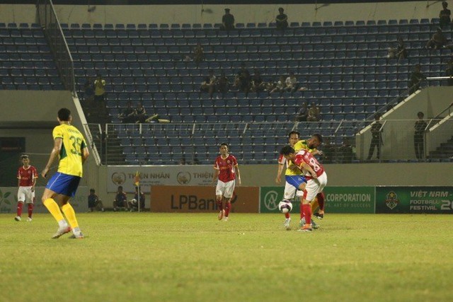 Giao hữu bóng đá giữa các cựu ngôi sao Việt Nam và Brazil- Ảnh 11.