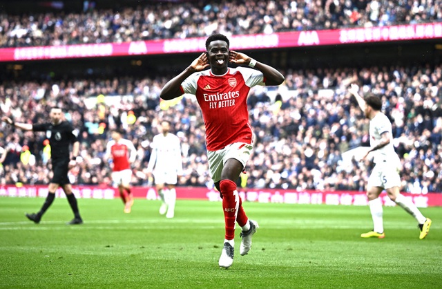 Arsenal thắng thót tim ở derby London, vững ngôi đầu Ngoại hạng Anh- Ảnh 3.