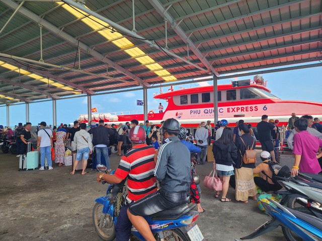 Toàn bộ tàu, phà đi Phú Quốc và các đảo ở Kiên Giang tạm ngưng hoạt động- Ảnh 2.