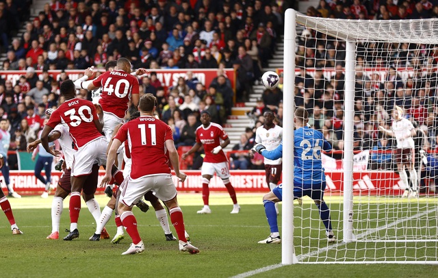 Thắng nhàn nhã Nottingham Forest, Man City tăng tốc đua vô địch với Arsenal- Ảnh 2.