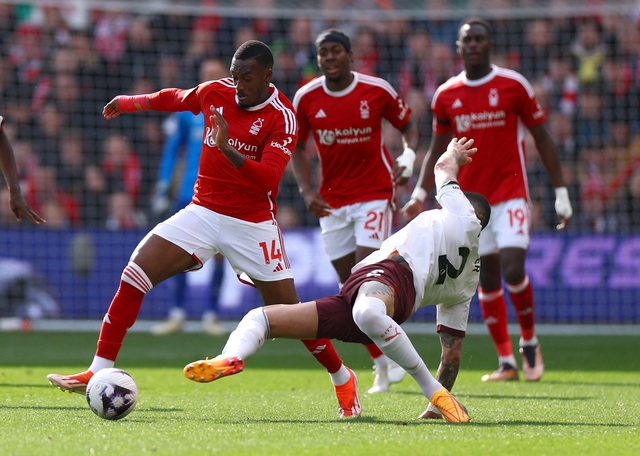 Thắng nhàn nhã Nottingham Forest, Man City tăng tốc đua vô địch với Arsenal- Ảnh 1.