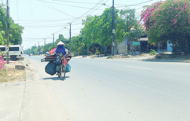 Người dân khốn khổ dưới cái nắng kỷ lục 44 độ C ở Quảng Trị- Ảnh 7.