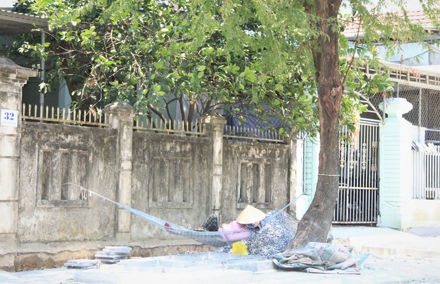 Người dân khốn khổ dưới cái nắng kỷ lục 44 độ C ở Quảng Trị- Ảnh 9.
