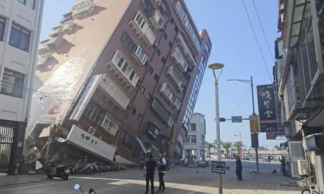 Động đất Đài Loan - Trung Quốc: Thêm trận thứ 2 sau 13 phút, nhiều tòa nhà đổ sập- Ảnh 4.