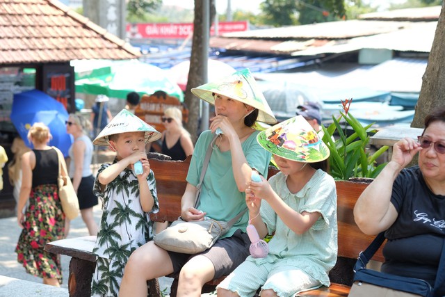 Đà Nẵng: Nhiều điểm du lịch nườm nượp khách- Ảnh 15.