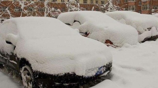 Trung Quốc: Đầu hè mà tuyết rơi dày, nhiều nơi mưa lạnh, lốc xoáy- Ảnh 2.