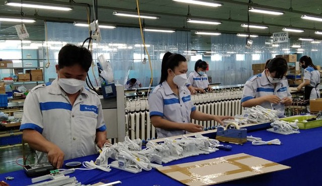 Người lao động tại Công ty TNHH Fujiimpulse Việt Nam (KCX Linh Trung I; TP Thủ Đức, TP HCM) chỉ làm việc từ 43,5-45 giờ/tuầnẢnh: HỒNG ĐÀO