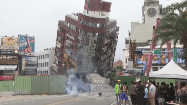 Động đất Đài Loan: Nghiêng tới 25 độ, tòa nhà biểu tượng 10 tầng bị phá- Ảnh 1.