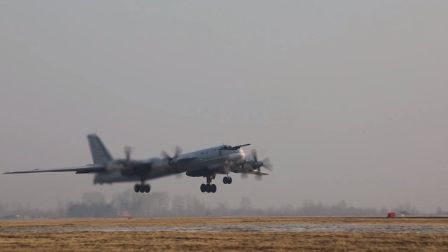 Máy bay ném bom chiến lược Tu-95 của Nga. Ảnh: Reuters