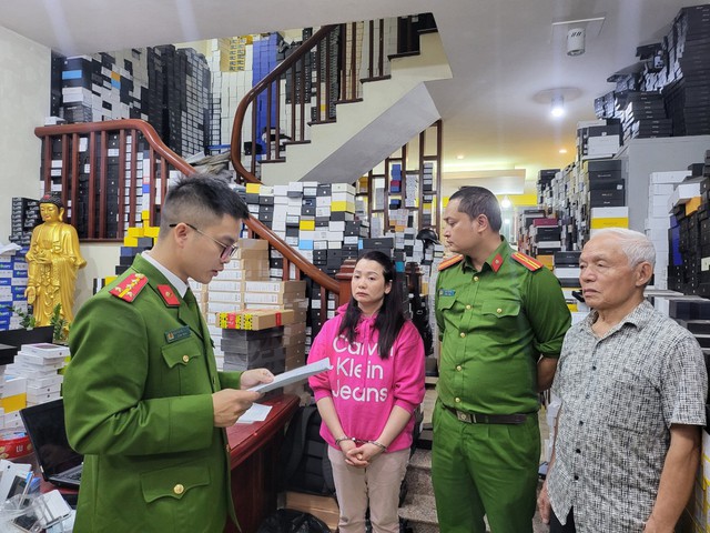 "Bà trùm" Bùi Thị Hương và đường dây lừa đảo 7.000 người mua điện thoại- Ảnh 1.