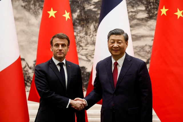 Chủ tịch Trung Quốc Tập Cận Bình (phải) và Tổng thống Pháp Emmanuel Macron tại thủ đô Bắc Kinh - Trung Quốc hồi tháng 4-2023Ảnh: Reuters