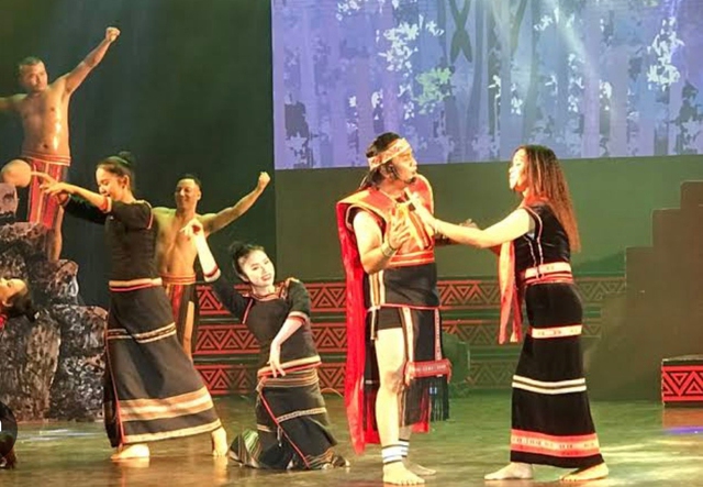 Đoàn Ca múa nhạc dân tộc Đắk Lắk biểu diễn tại TP HCM- Ảnh 1.