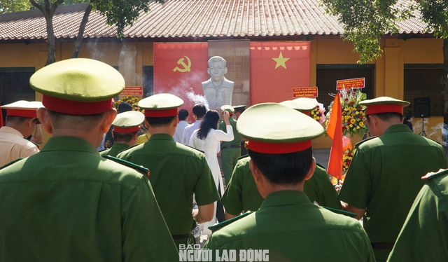 Lãnh đạo TP HCM dâng hoa, dâng hương Tổng Bí thư Trần Phú- Ảnh 3.