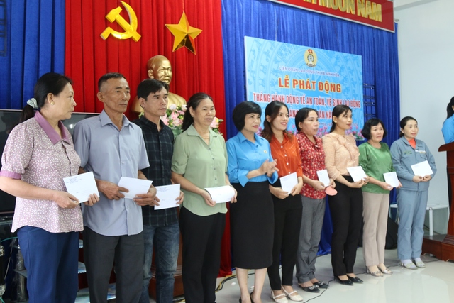 LĐLĐ thị xã Ninh Hoà phát động Tháng Công nhân 2024
- Ảnh 4.