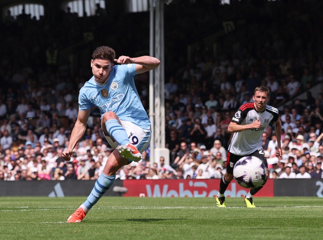 Julian Alvarez ấn định chiến thắng 4-0 cho Man City