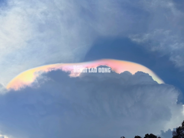 Giải mã đám mây ngũ sắc trên bầu trời TP HCM- Ảnh 1.