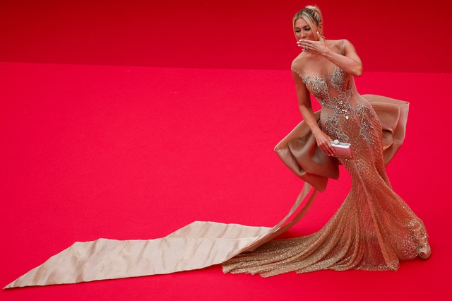 Đầm khoét xẻ gợi cảm nở rộ tại Cannes 2024- Ảnh 17.
