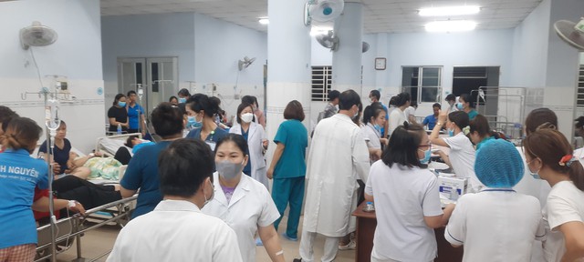 Đồng Nai: Gần 100 công nhân nhập viện sau khi ăn bánh đa, mì quảng- Ảnh 2.