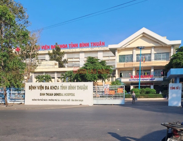 Vụ nghi ngộ độc ở Phan Thiết: Nhà hàng tự gửi mẫu thức ăn là không có giá trị pháp lí- Ảnh 2.