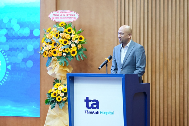 Ông Vijay Subramaniam, Tổng Giám đốc mảng Chẩn đoán Hình ảnh của GE HealthCare khu vực Đông Nam Á, Hàn Quốc, Australia và New Zealand phát biểu tại buổi lễ (Ảnh: Bệnh viện Đa khoa Tâm Anh)