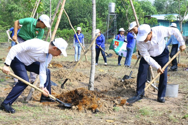 Phát động "Tết trồng cây đời đời nhớ ơn Bác Hồ" nhân kỷ niệm 134 năm ngày sinh của Chủ tịch Hồ Chí Minh- Ảnh 3.