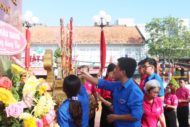 Nhiều hoạt động ý nghĩa từ hành trình “Thanh niên tiên tiến làm theo lời Bác”- Ảnh 2.