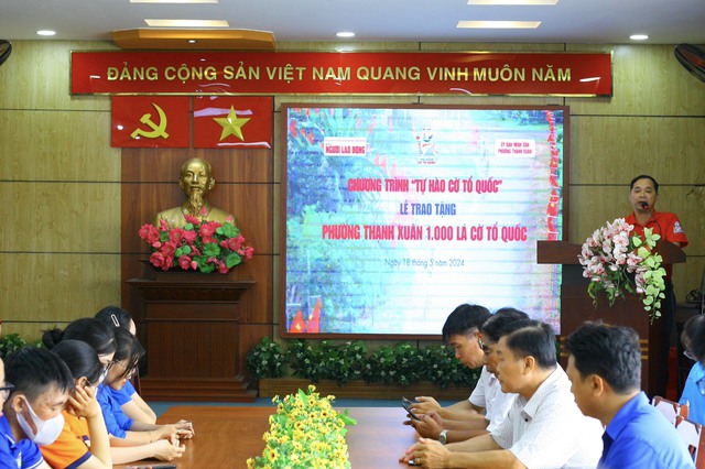 "Đường cờ Tổ quốc" đến với phường Thạnh Xuân, quận 12, TP HCM- Ảnh 2.