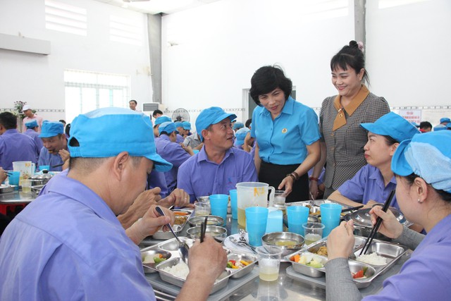 Ấm áp "Bữa cơm Công đoàn" tại Công ty CP In Bao bì Khatoco- Ảnh 8.