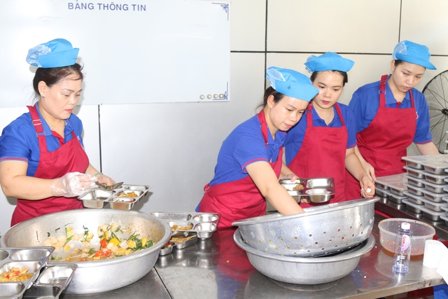 Ấm áp "Bữa cơm Công đoàn" tại Công ty CP In Bao bì Khatoco- Ảnh 3.