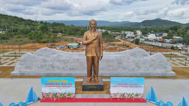 Phú Quốc: Khánh thành tượng đài Bác Hồ cao gần 21 m- Ảnh 1.