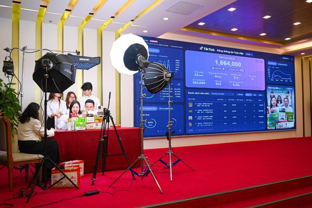Đà Nẵng thuê TikToker livestream bán hàng cho các chợ truyền thống- Ảnh 1.