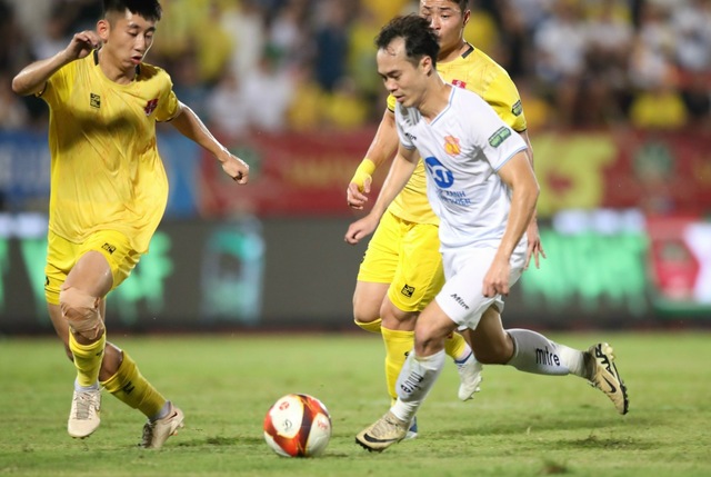 Vòng 20 V-League 2023-2024: Nam Định tiếp tục thua, tốp 2 không thay đổi- Ảnh 2.