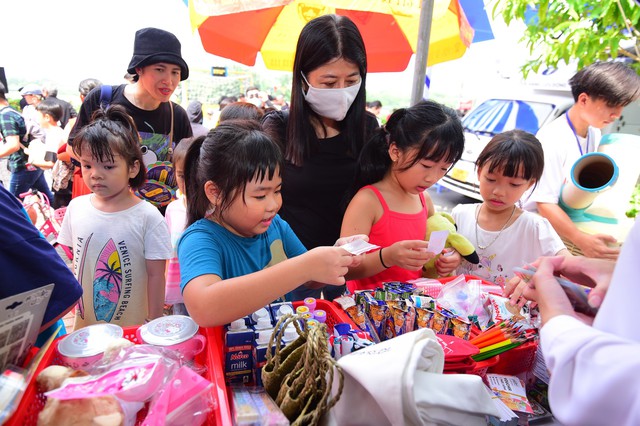 Hơn 20.000 phần quà dành cho trẻ trong ngày hội của Phú Mỹ Hưng- Ảnh 2.