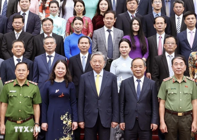 Chủ tịch nước Tô Lâm gặp gỡ cán bộ Văn phòng Chủ tịch nước- Ảnh 5.