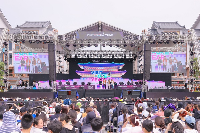 Trong ngày 25-5 và 26-5, Vingroup cũng phối hợp với Tổng cục du lịch Hàn Quốc tổ chức chuỗi sự kiện Lễ hội Hàn Quốc là Lễ hội Korea Travel Festa và Sự kiện Summer K-Day