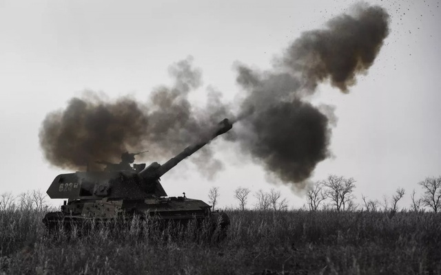 Pháo tự hành Nga nhả đạn về phía quân Ukraine. Ảnh: Sputnik
