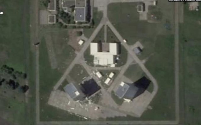 Hình ảnh vệ tinh chụp ngày 23-5 cho thấy trạm radar của Nga bị hư hại. Ảnh: Planet Labs Inc.