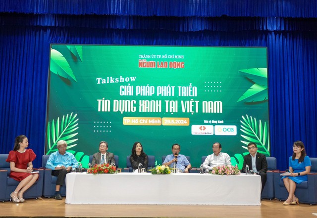 Các đại biểu, khách mời tham dự talkshow “Giải pháp phát triển tín dụng xanh tại Việt Nam” do Báo Người Lao Động tổ chức Ảnh: HOÀNG TRIỀU