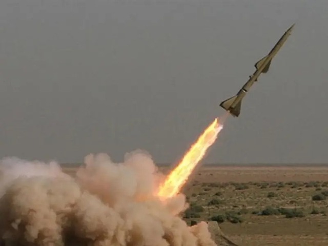 Iran phóng thử tên lửa đạn đạo Ghadr. Ảnh: Iran Intl
