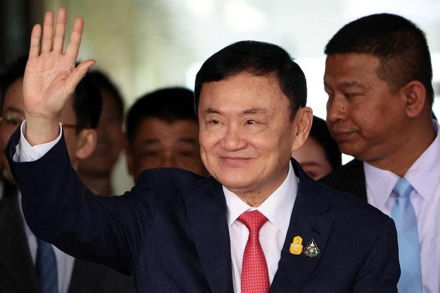 Ông Thaksin phủ nhận cáo buộc và nhiều lần cam kết trung thành với Hoàng gia Thái Lan. ẢNH: REUTERS
