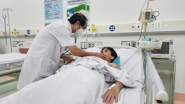Vụ hơn 500 người ngộ độc ở Đồng Nai: Một bệnh nhi phải chuyển lên tuyến trên- Ảnh 1.