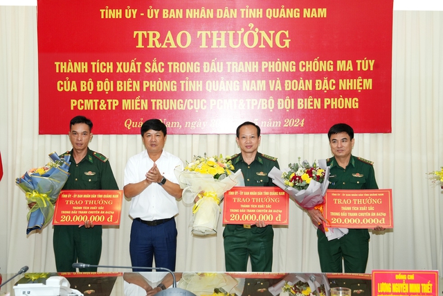 Bắt 8 đối tượng vận chuyển 198 kg ma túy từ nước ngoài về Việt Nam- Ảnh 1.