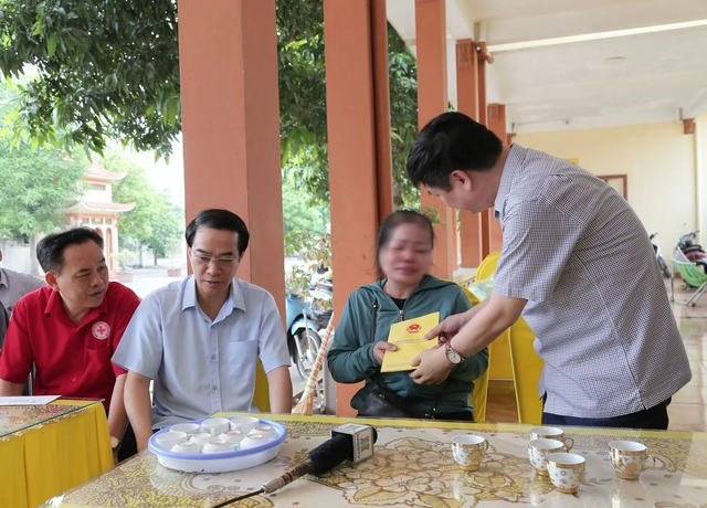 Vụ bé 5 tuổi tử vong do bị bỏ quên trên xe đưa đón: Xảy ra vào ngày tổng kết năm học- Ảnh 2.