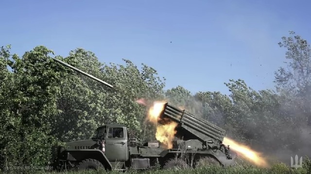 Một hệ thống tên lửa phóng loạt của Ukraine đang khai hỏa. Ảnh: Bộ Quốc phòng Ukraine